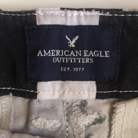 Black and white shorts - Picture 3 of 4